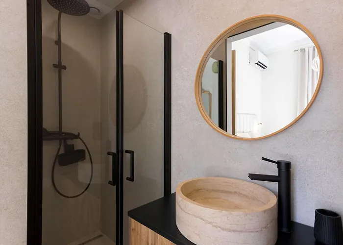 Gerorges Clemenceau By Halldis Apartman