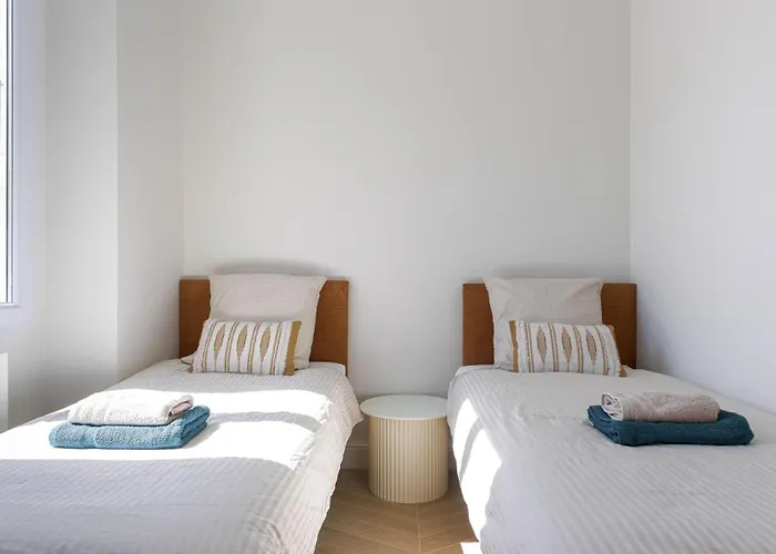 Gerorges Clemenceau By Halldis Apartman *